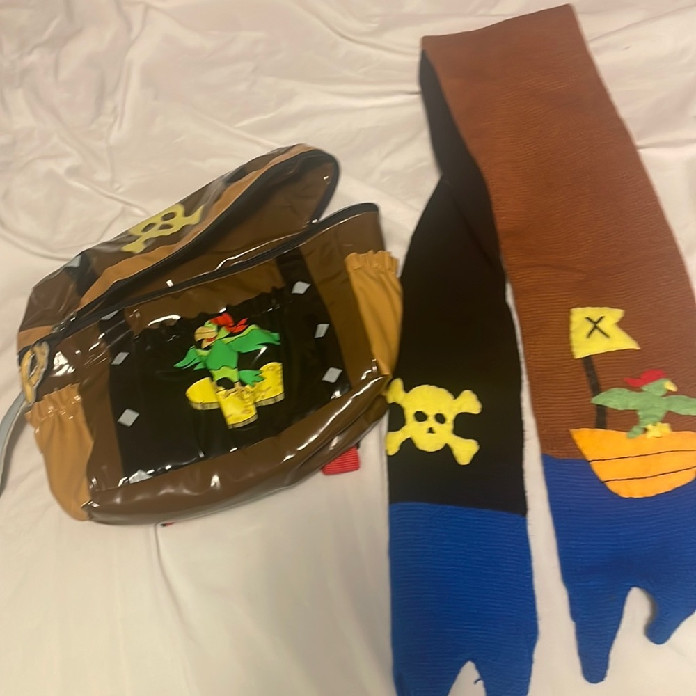 Kids back pack/scarf and hat